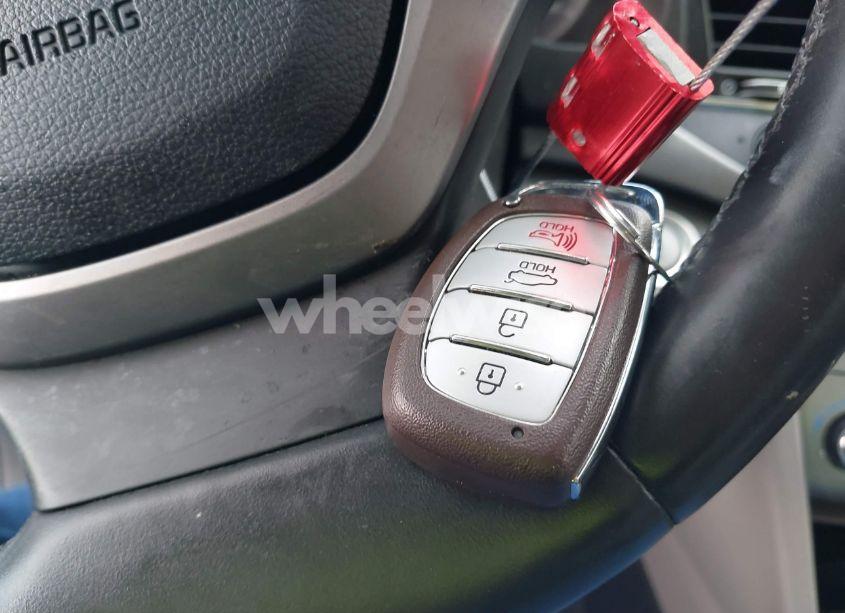 Photo 11 of 2017 Hyundai Elantra LIMITED (VIN 5NPD84LF3HH072696)