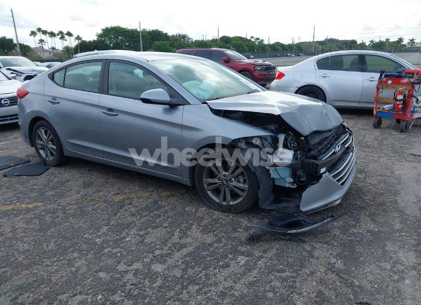2017 Hyundai Elantra SE (VIN 5NPD84LF3HH131620) main photo