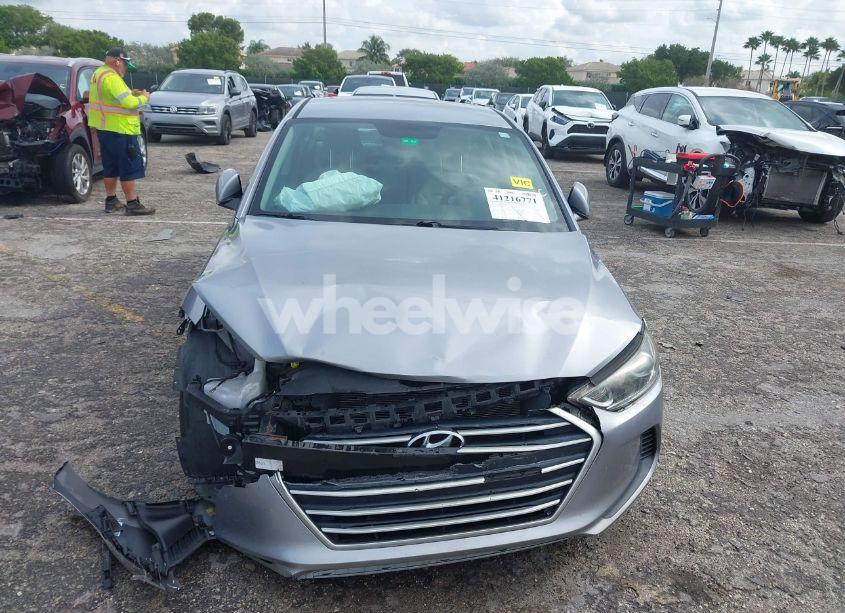 Photo 6 of 2017 Hyundai Elantra SE (VIN 5NPD84LF3HH131620)