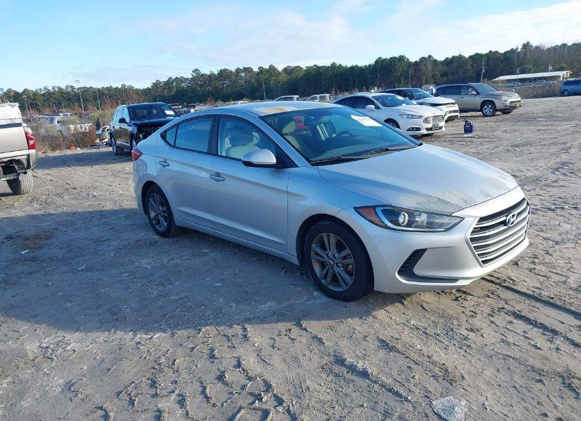 2017 Hyundai Elantra SE (VIN 5NPD84LF3HH159854) main photo