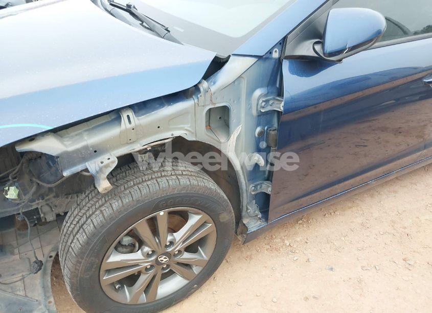 Photo 18 of 2018 Hyundai Elantra SEL (VIN 5NPD84LF3JH231934)