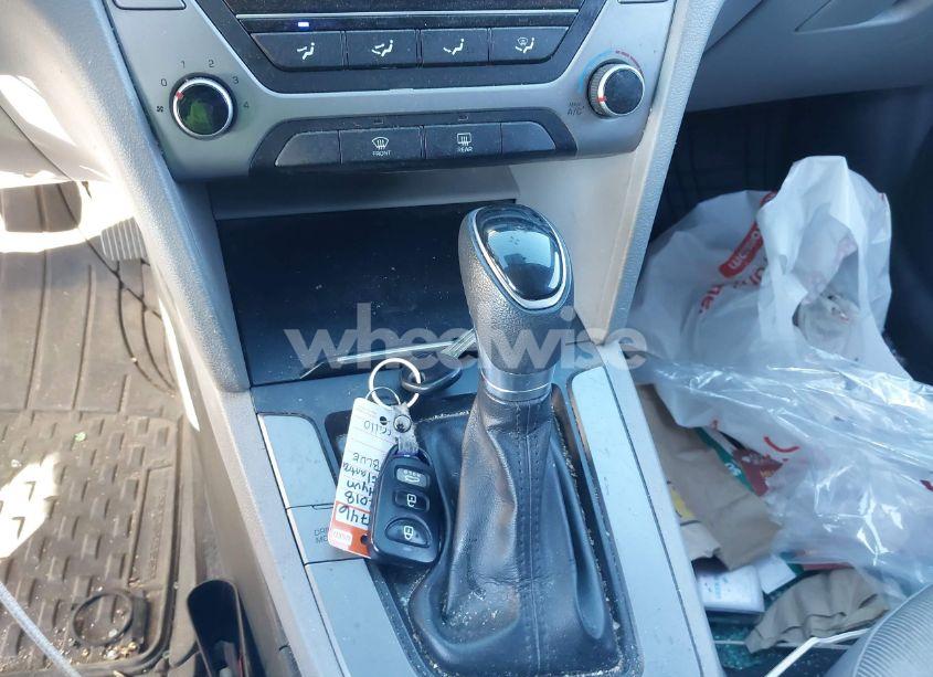 Photo 11 of 2018 Hyundai Elantra SEL (VIN 5NPD84LF3JH295066)