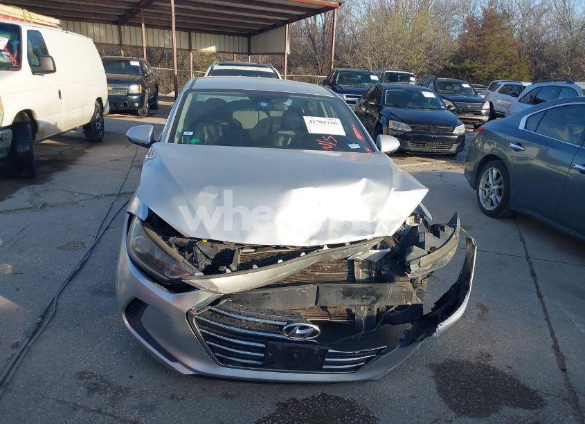 Photo 13 of 2018 Hyundai Elantra SEL (VIN 5NPD84LF3JH300167)