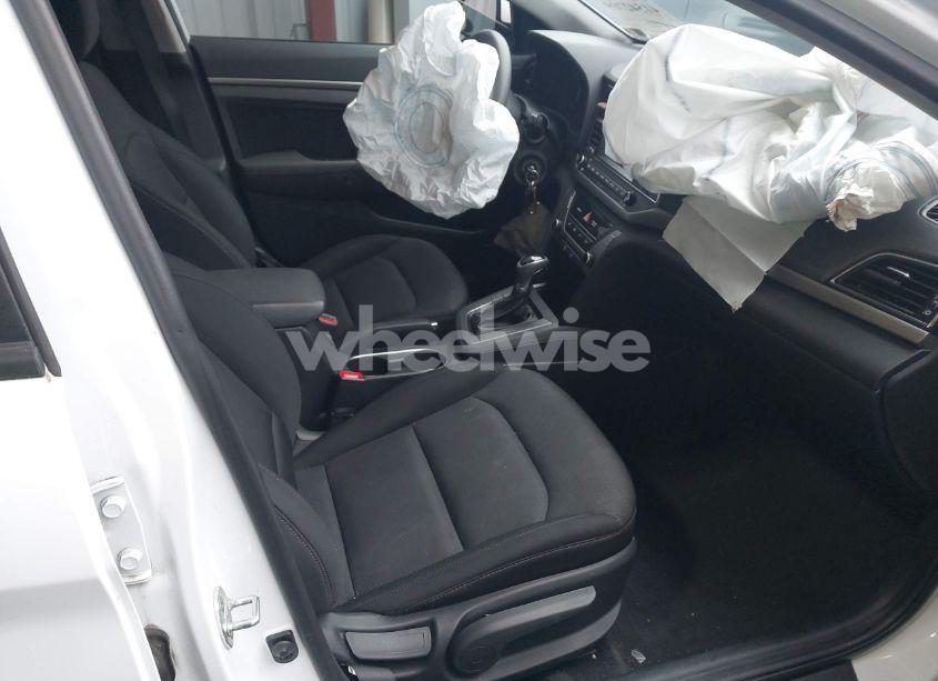 Photo 5 of 2018 Hyundai Elantra SEL (VIN 5NPD84LF3JH302291)