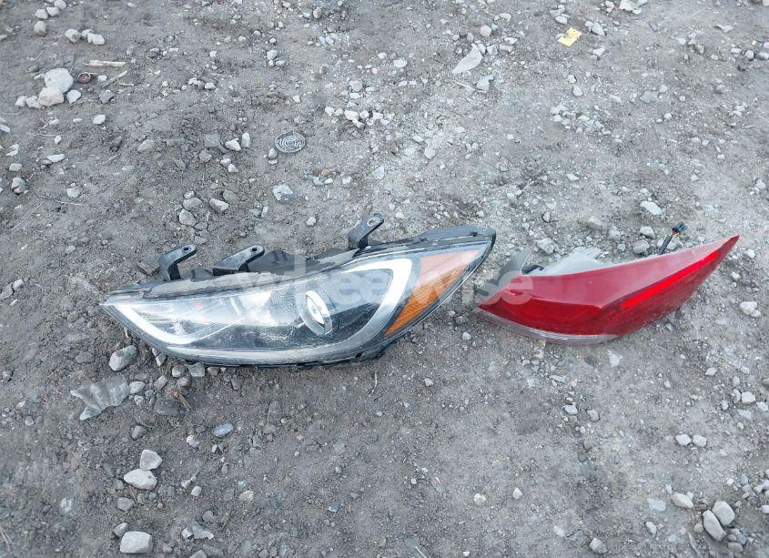 Photo 12 of 2018 Hyundai Elantra SEL (VIN 5NPD84LF3JH314991)