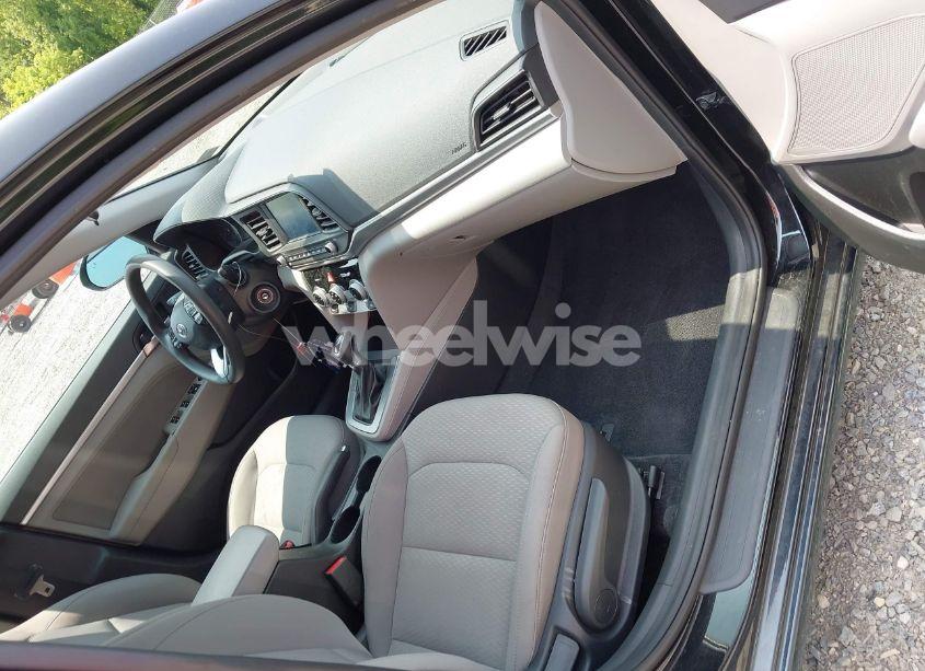 Photo 5 of 2019 Hyundai Elantra SEL/VALUE/LIMITED (VIN 5NPD84LF3KH408807)