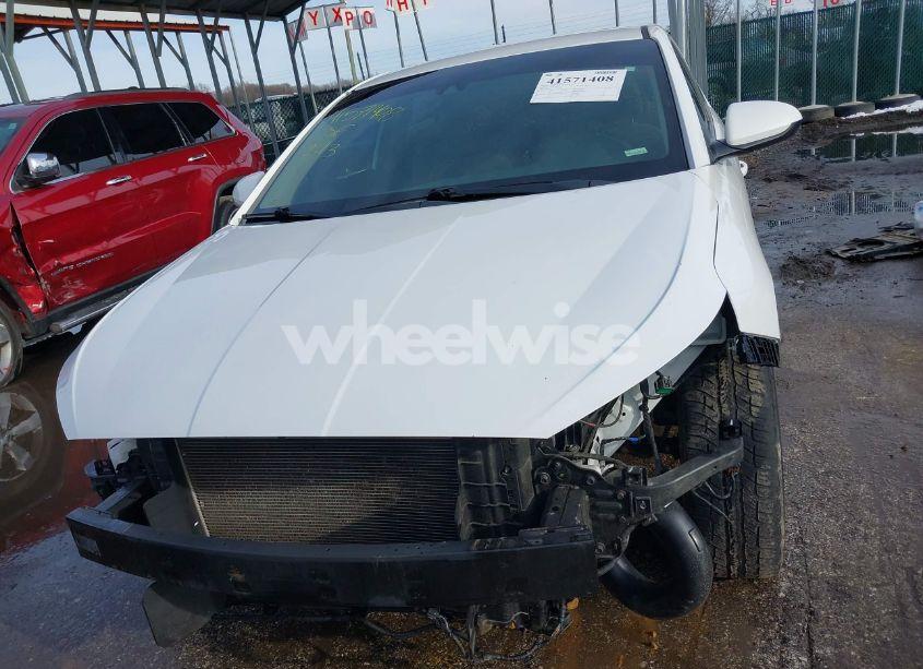 Photo 13 of 2019 Hyundai Elantra SEL (VIN 5NPD84LF3KH421265)