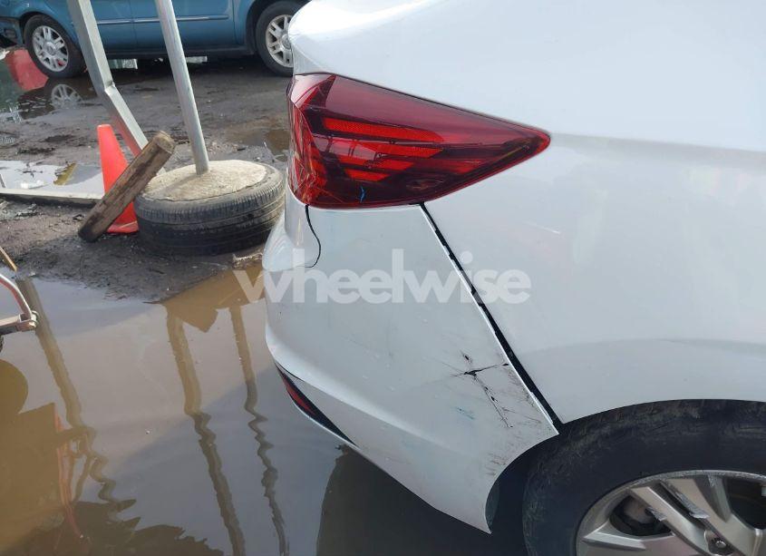 Photo 18 of 2019 Hyundai Elantra SEL (VIN 5NPD84LF3KH421265)