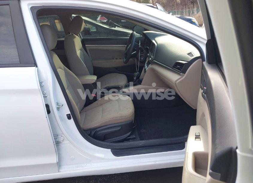 Photo 5 of 2019 Hyundai Elantra SEL (VIN 5NPD84LF3KH421265)