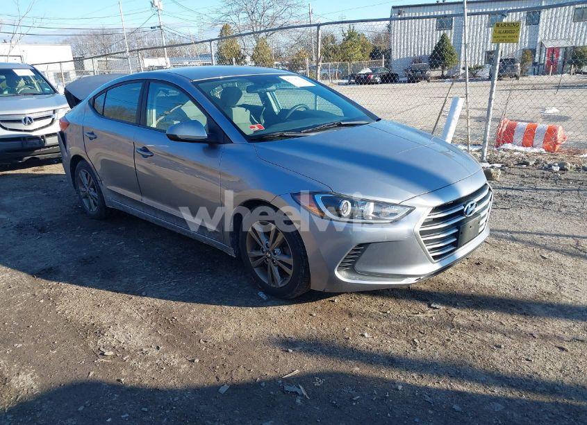 2017 Hyundai Elantra SE (VIN 5NPD84LF4HH008893) main photo