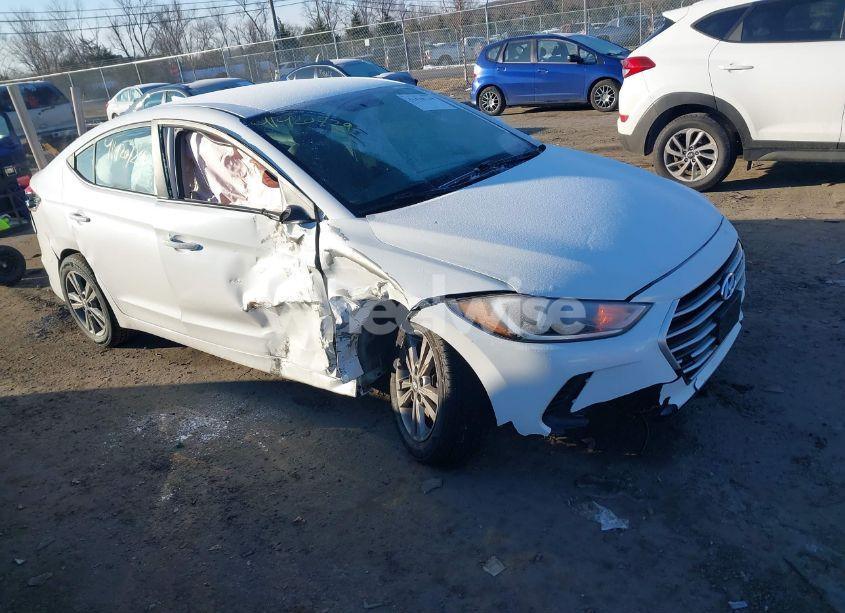 2017 Hyundai Elantra SE (VIN 5NPD84LF4HH040047) main photo