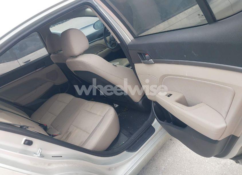 Photo 8 of 2017 Hyundai Elantra SE (VIN 5NPD84LF4HH109433)