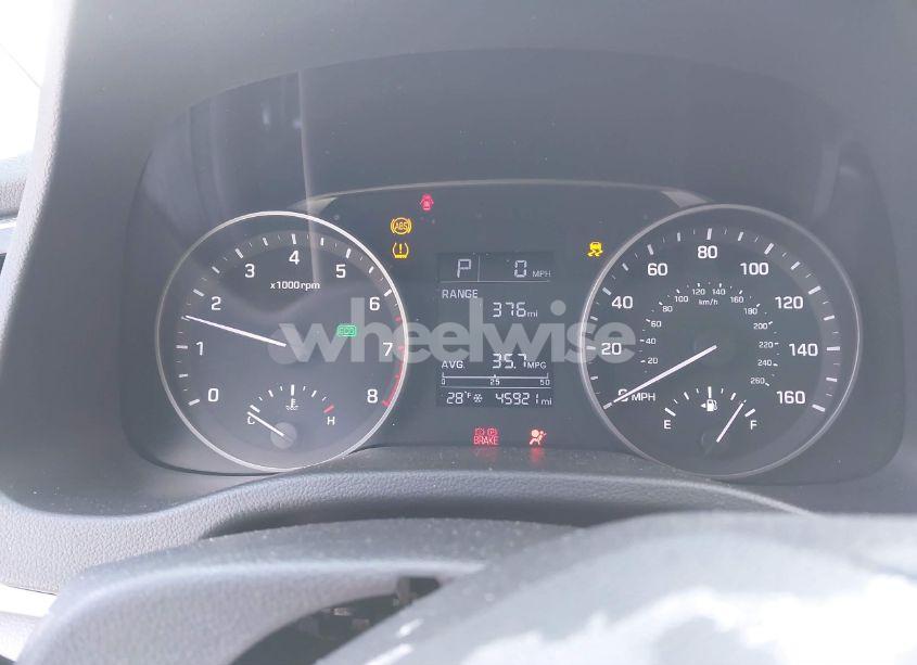 Photo 7 of 2017 Hyundai Elantra SE (VIN 5NPD84LF4HH166229)