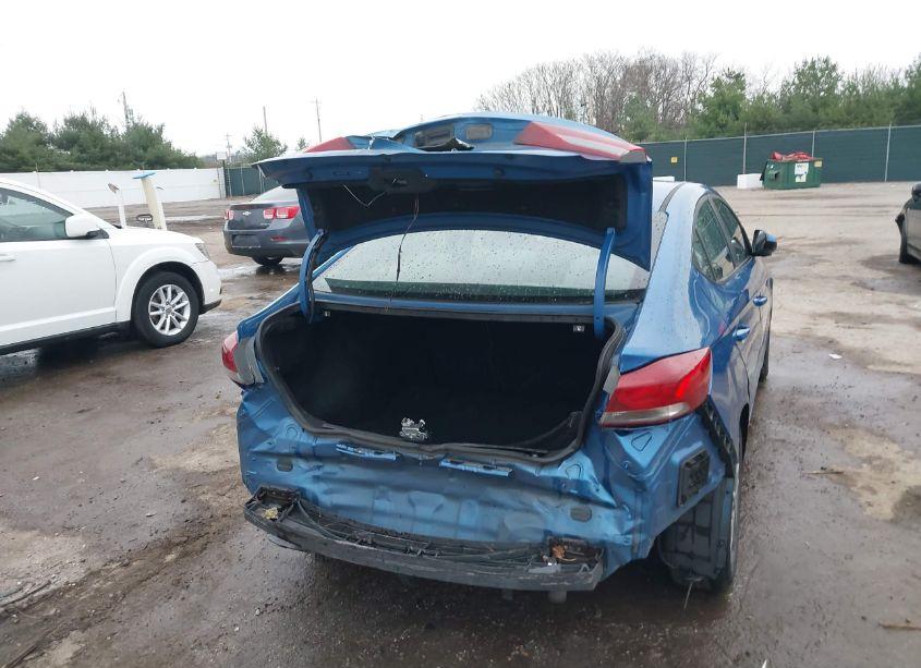 Photo 4 of 2017 Hyundai Elantra SE (VIN 5NPD84LF4HH181796)
