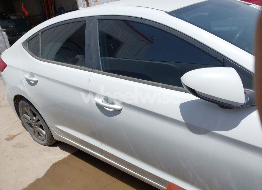 Photo 13 of 2018 Hyundai Elantra SEL (VIN 5NPD84LF4JH289406)