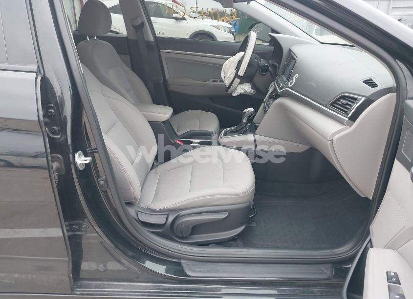 Photo 5 of 2017 Hyundai Elantra SE (VIN 5NPD84LF5HH014802)