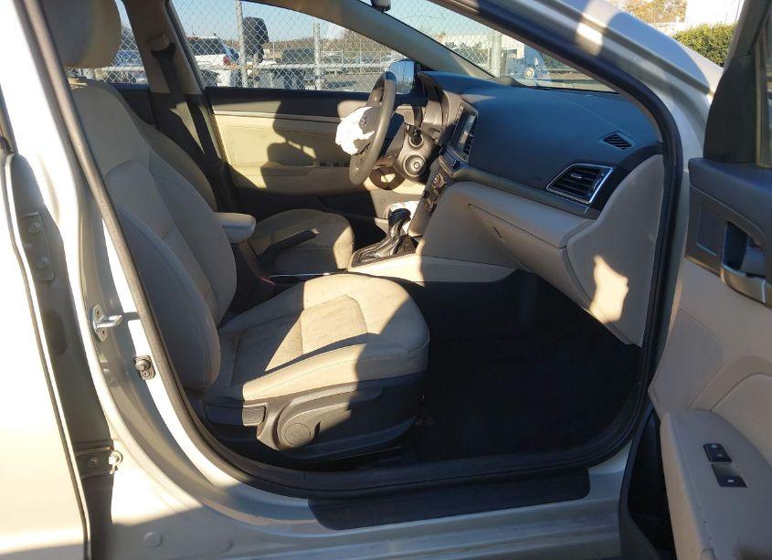 Photo 5 of 2017 Hyundai Elantra SE (VIN 5NPD84LF5HH042471)