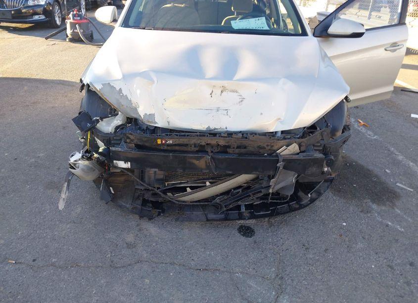 Photo 6 of 2017 Hyundai Elantra SE (VIN 5NPD84LF5HH042471)