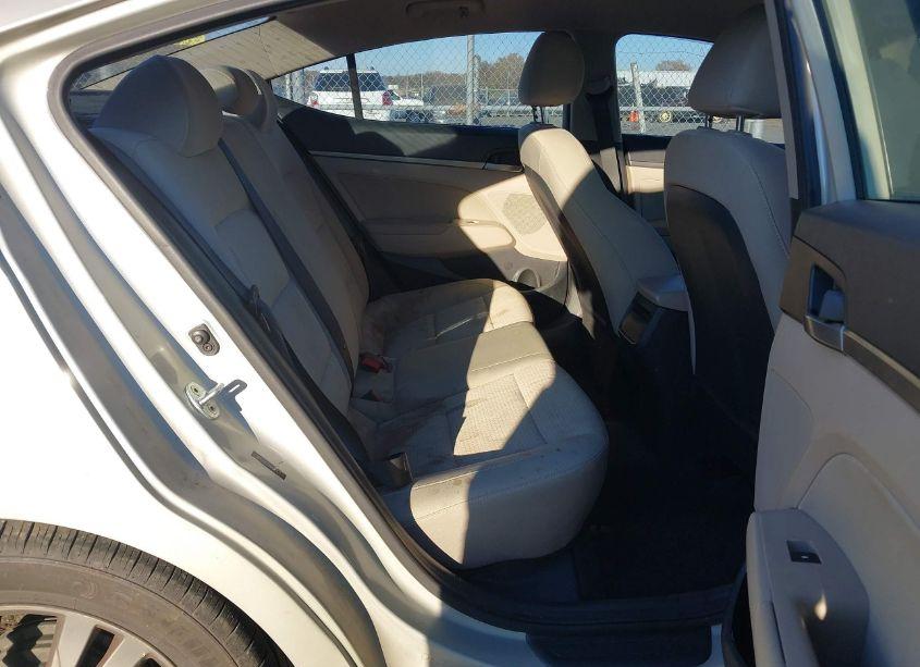 Photo 8 of 2017 Hyundai Elantra SE (VIN 5NPD84LF5HH042471)