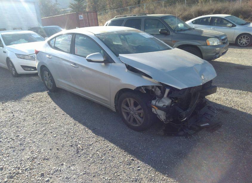 2017 Hyundai Elantra SE (VIN 5NPD84LF5HH057875) main photo