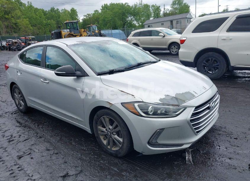 2017 Hyundai Elantra SE (VIN 5NPD84LF5HH092092) main photo