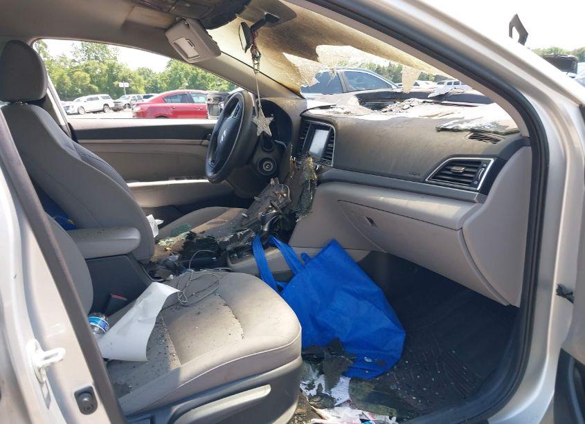 Photo 5 of 2017 Hyundai Elantra SE (VIN 5NPD84LF5HH106881)