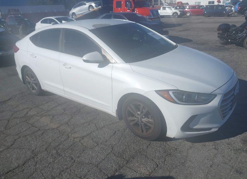 2017 Hyundai Elantra SE (VIN 5NPD84LF5HH207421) main photo