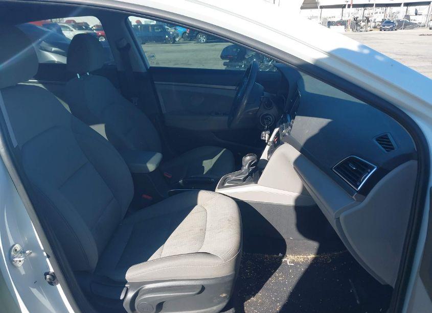 Photo 4 of 2017 Hyundai Elantra SE (VIN 5NPD84LF5HH207421)