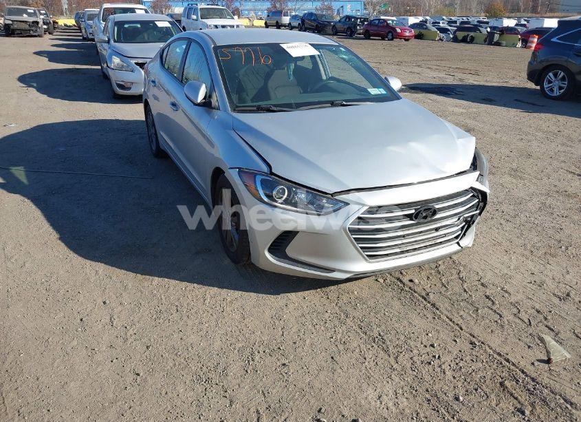 2018 Hyundai Elantra SEL (VIN 5NPD84LF5JH260299) main photo