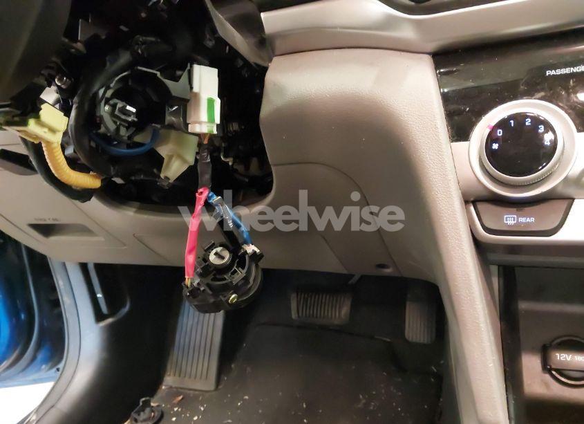 Photo 6 of 2019 Hyundai Elantra SEL (VIN 5NPD84LF5KH438603)