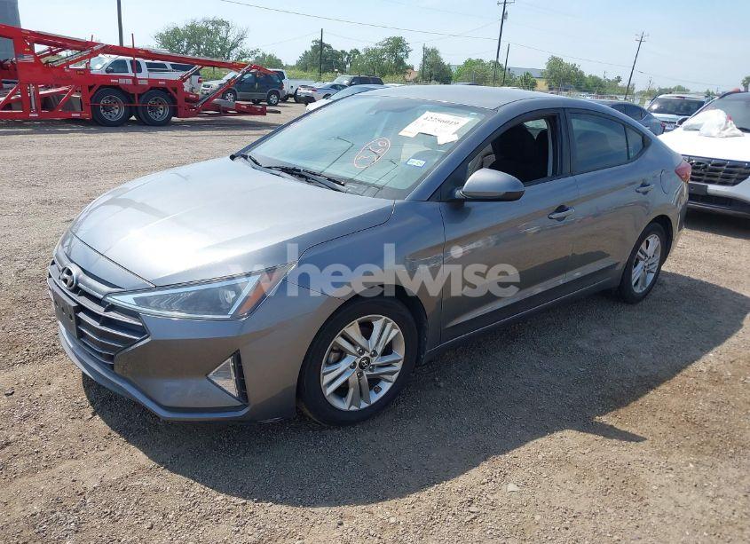 Photo 2 of 2019 Hyundai Elantra SEL (VIN 5NPD84LF5KH476560)