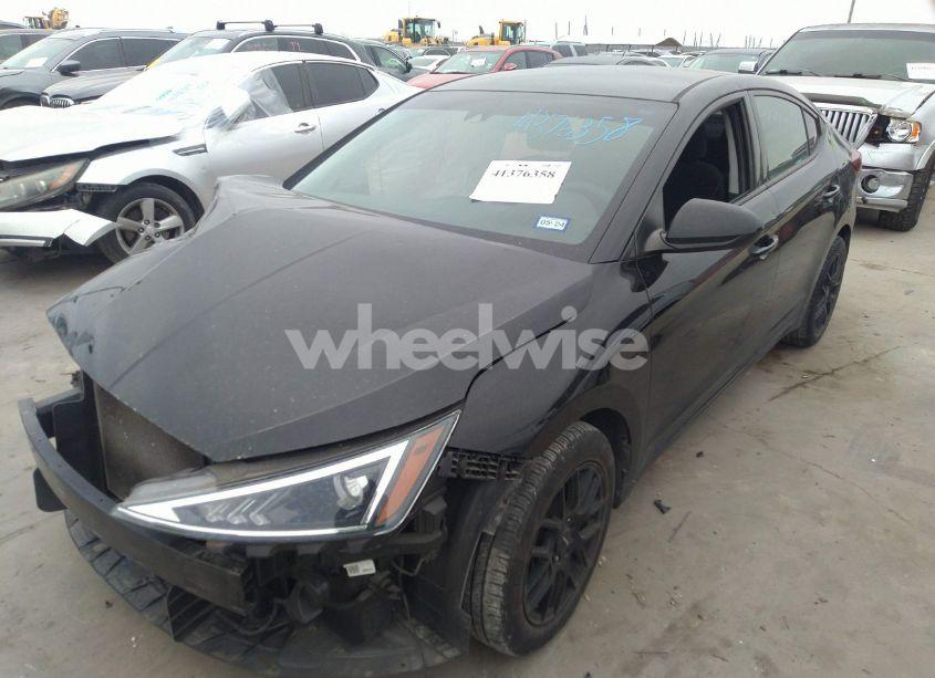 Photo 2 of 2020 Hyundai Elantra SEL (VIN 5NPD84LF5LH579463)