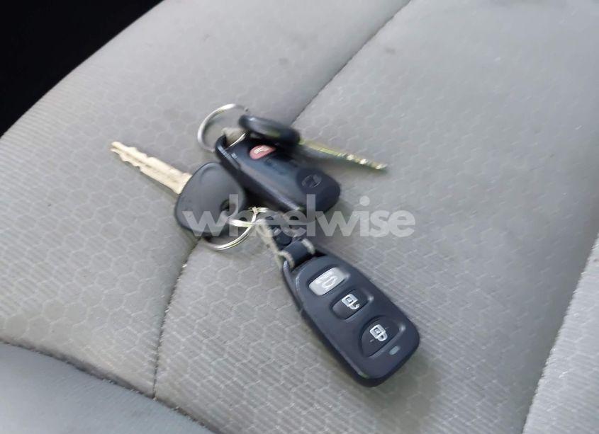 Photo 11 of 2017 Hyundai Elantra SE (VIN 5NPD84LF6HH009625)