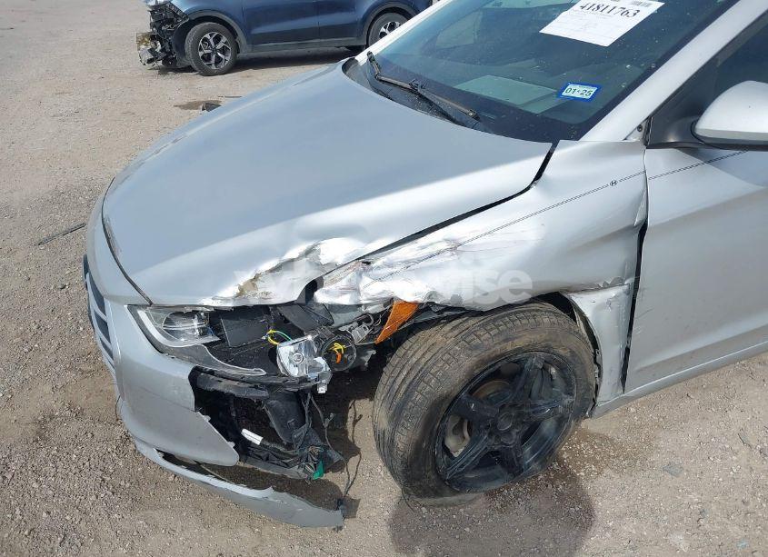 Photo 6 of 2017 Hyundai Elantra SE (VIN 5NPD84LF6HH014386)
