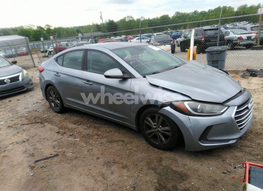 2017 Hyundai Elantra SE (VIN 5NPD84LF6HH025596) main photo