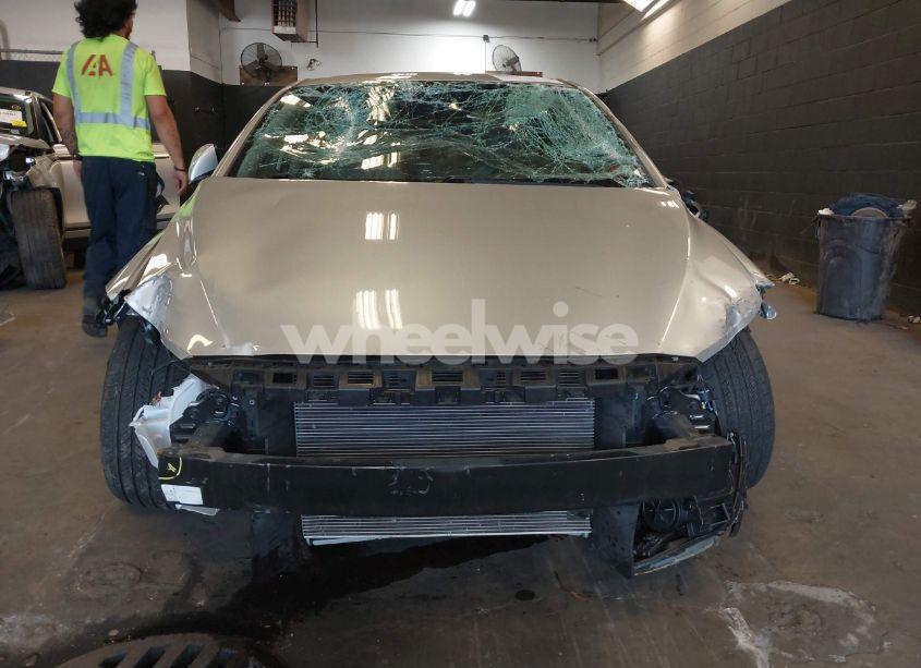 Photo 6 of 2017 Hyundai Elantra LIMITED (VIN 5NPD84LF6HH067122)