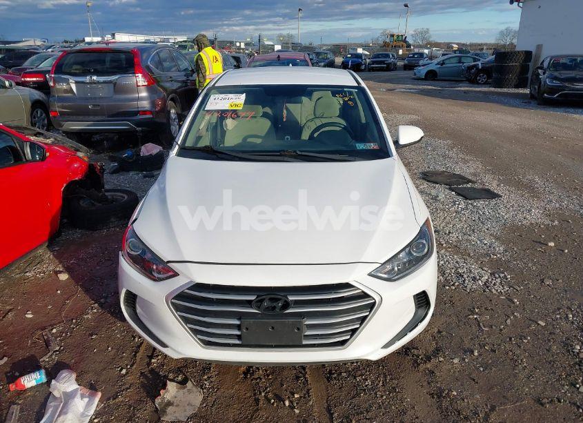 Photo 12 of 2018 Hyundai Elantra SEL (VIN 5NPD84LF6JH389068)