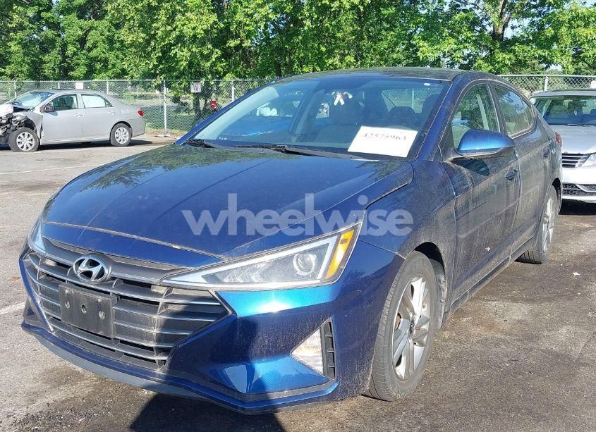 Photo 2 of 2019 Hyundai Elantra SEL (VIN 5NPD84LF6KH407067)