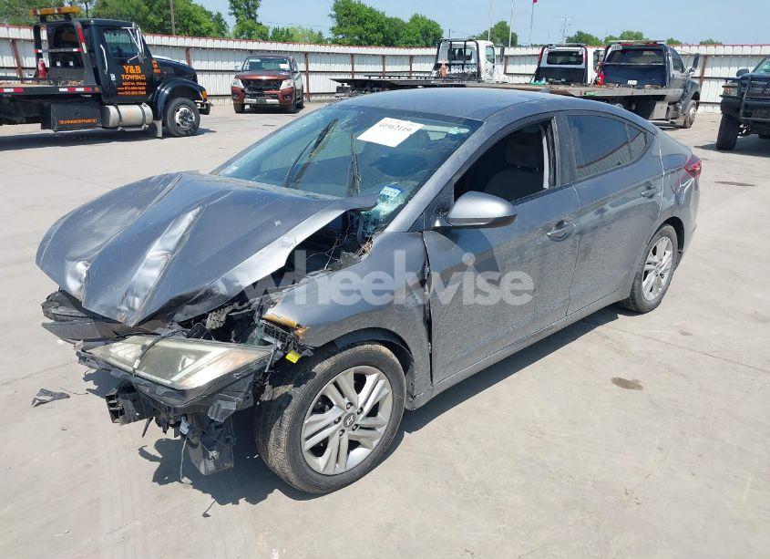 Photo 2 of 2019 Hyundai Elantra SEL (VIN 5NPD84LF6KH453627)