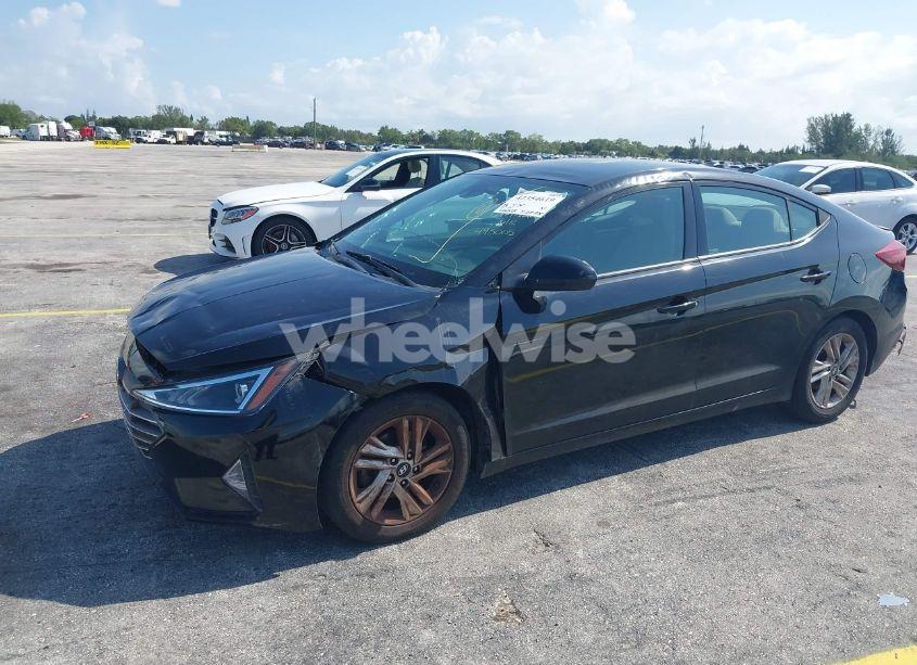 Photo 2 of 2019 Hyundai Elantra SEL (VIN 5NPD84LF6KH495005)