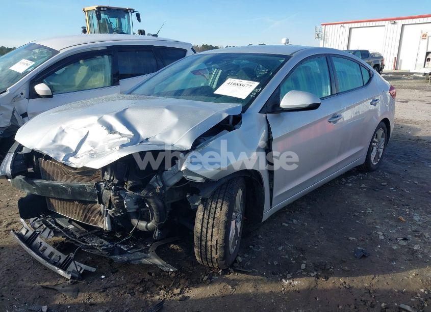 Photo 2 of 2019 Hyundai Elantra SEL (VIN 5NPD84LF6KH495702)