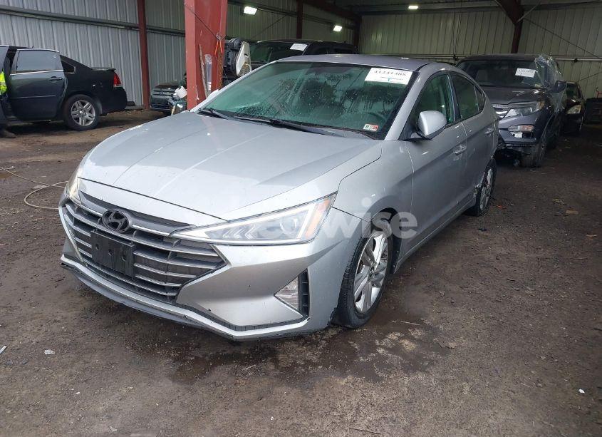 Photo 2 of 2020 Hyundai Elantra SEL (VIN 5NPD84LF6LH552949)