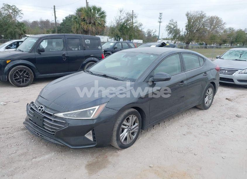 Photo 2 of 2020 Hyundai Elantra SEL (VIN 5NPD84LF6LH555883)