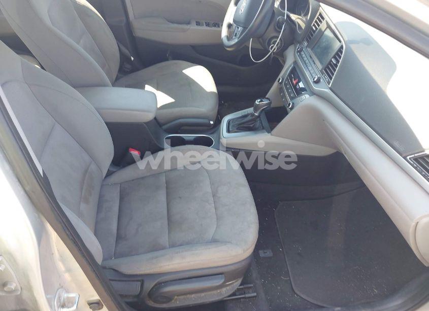 Photo 5 of 2017 Hyundai Elantra SE (VIN 5NPD84LF7HH005132)