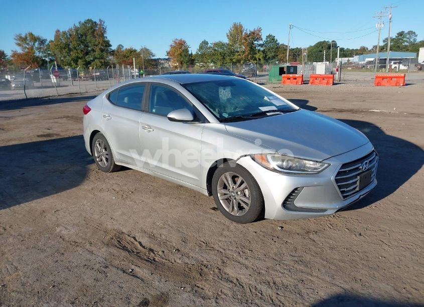 2017 Hyundai Elantra SE (VIN 5NPD84LF7HH038325) main photo