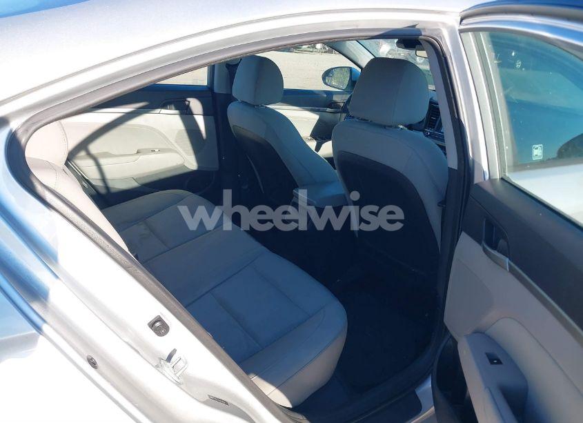 Photo 8 of 2017 Hyundai Elantra SE (VIN 5NPD84LF7HH038325)