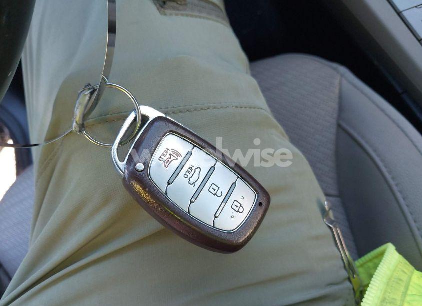 Photo 11 of 2017 Hyundai Elantra LIMITED (VIN 5NPD84LF7HH041256)