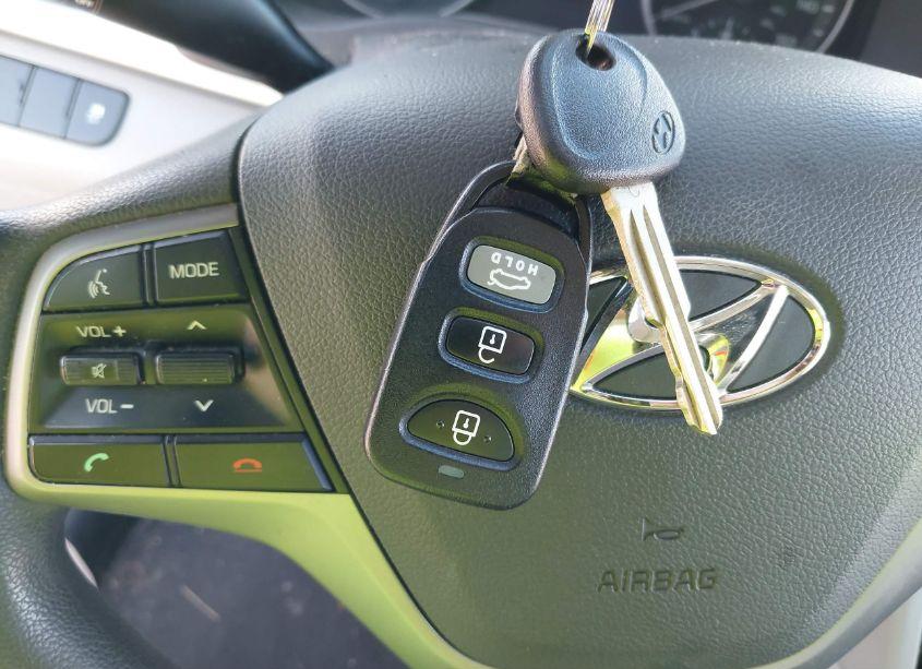 Photo 11 of 2017 Hyundai Elantra SE (VIN 5NPD84LF7HH041452)