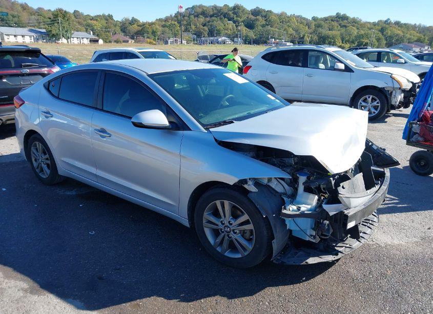 2017 Hyundai Elantra SE (VIN 5NPD84LF7HH128199) main photo