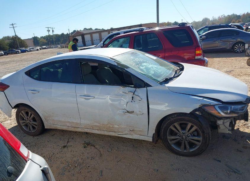 Photo 14 of 2018 Hyundai Elantra SEL (VIN 5NPD84LF7JH223688)